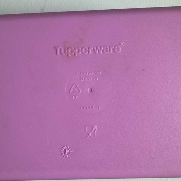 HELLO KITTY TUPPERWARE Hinged Lunch Keeper Wrap Hoagie Snack Box - Picture 5 of 6